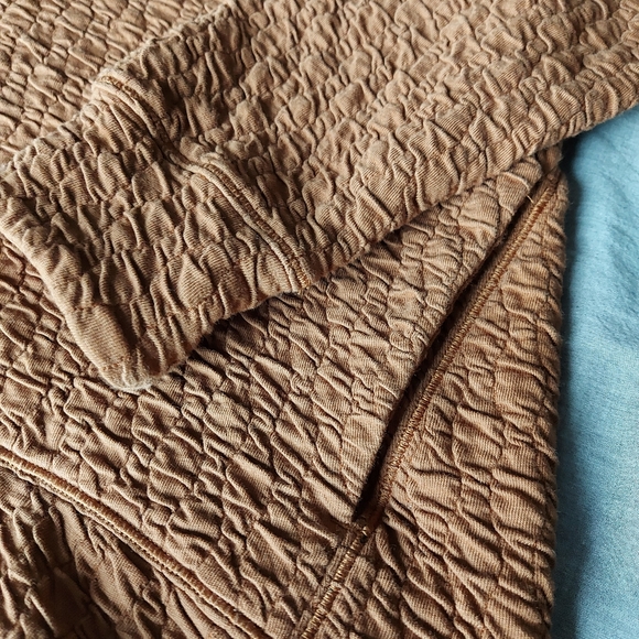 Lululemon Rippled V-Neck Pullover - Picture 4 of 10